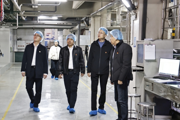 参观车间 (3).jpg